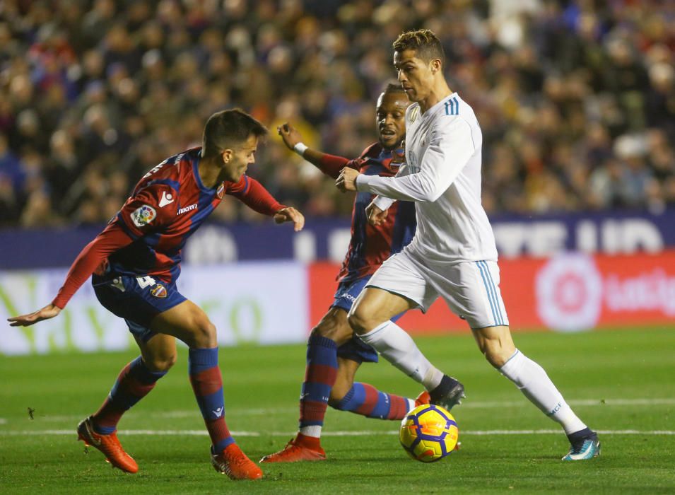 Les millors imatges del Llevant - Reial Madrid (2-2)