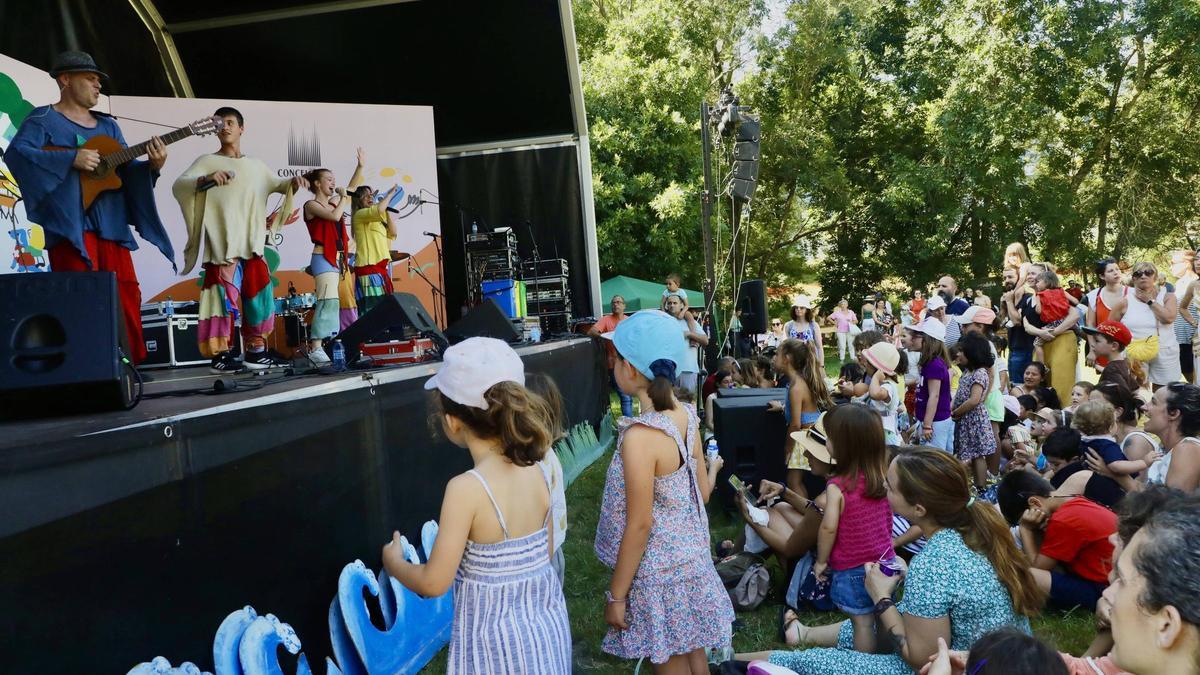 La Festa Pícara en el parque Granell triunfa entre los peques de Santiago