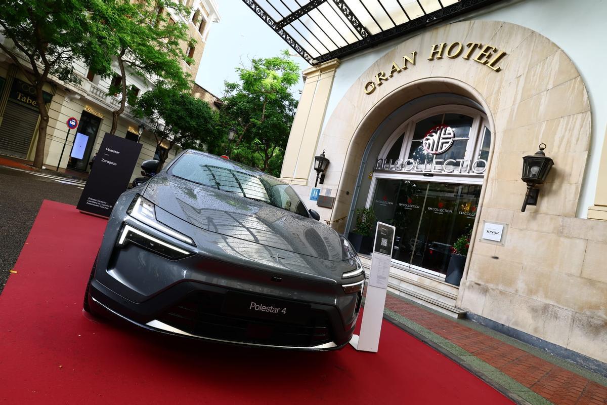 También el concesionario Automóviles Sánchez ha recibido a las invitadas que iban llegado al Gran Hotel para la entrega de los Premios Woman Aragón.