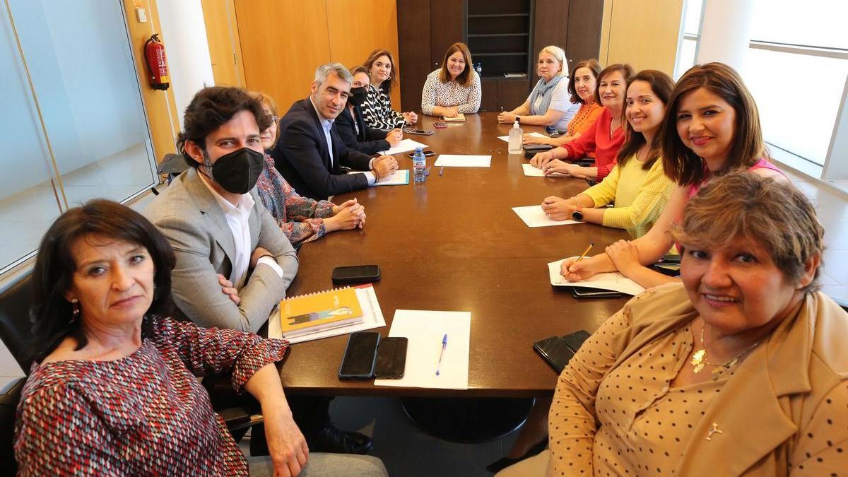 Imagen de la mesa de trabajo convocada por la Diputación de Málaga para impulsar el centro de Alzheimer de Benalmádena.
