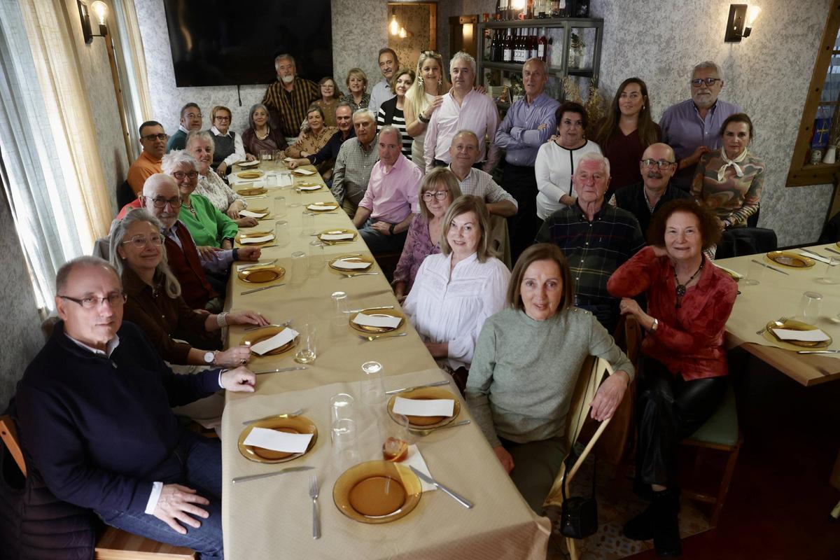 Asistentes a la reunión de familiares de Avelino Cadavieco.