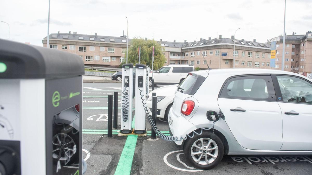 La carga rápida llega a dos de cada tres nuevos enchufes para coches de Galicia, pero hace falta instalar 250 electrolineras más al mes hasta 2030