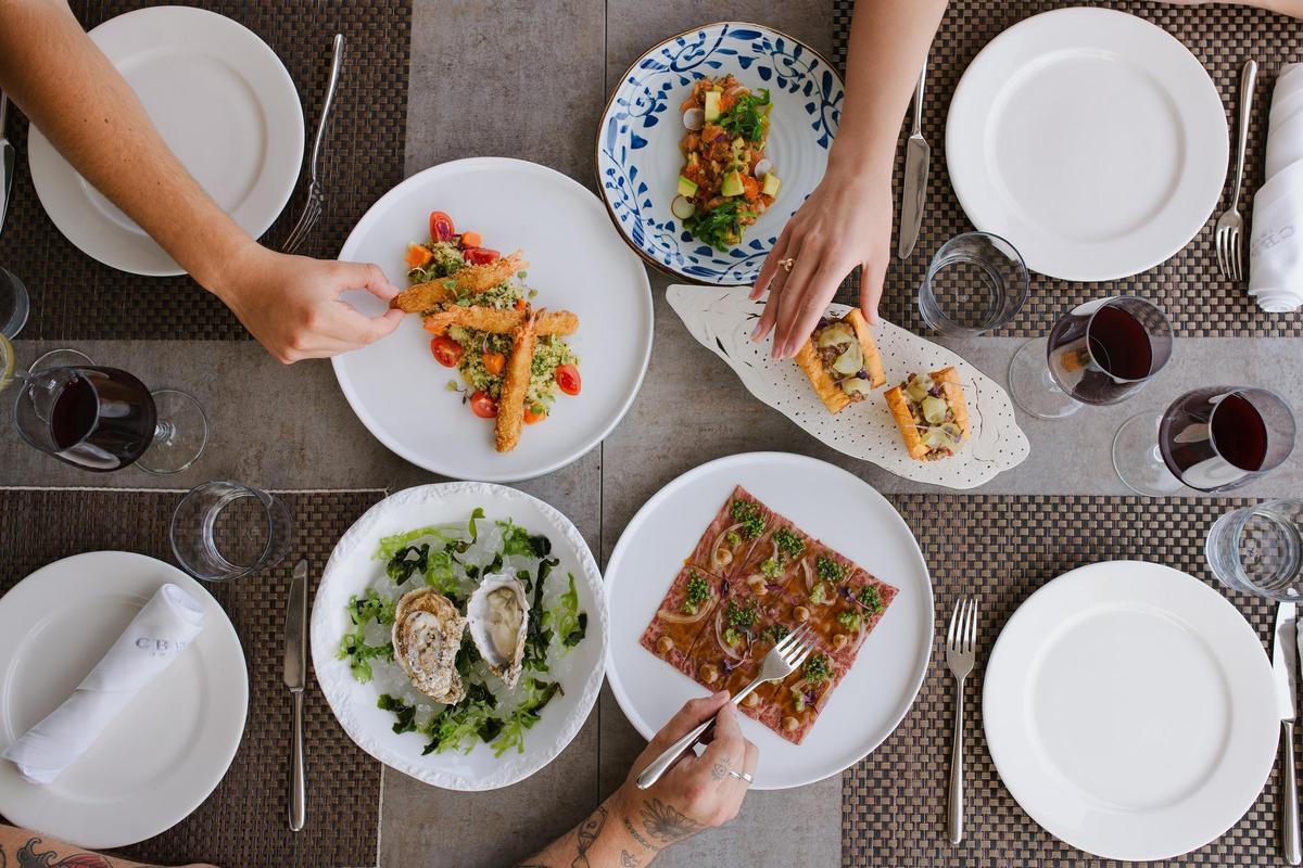 Lo mejor del Mediterráneo y de Ibiza se dan la mano para crear una cocina fresca y creativa.