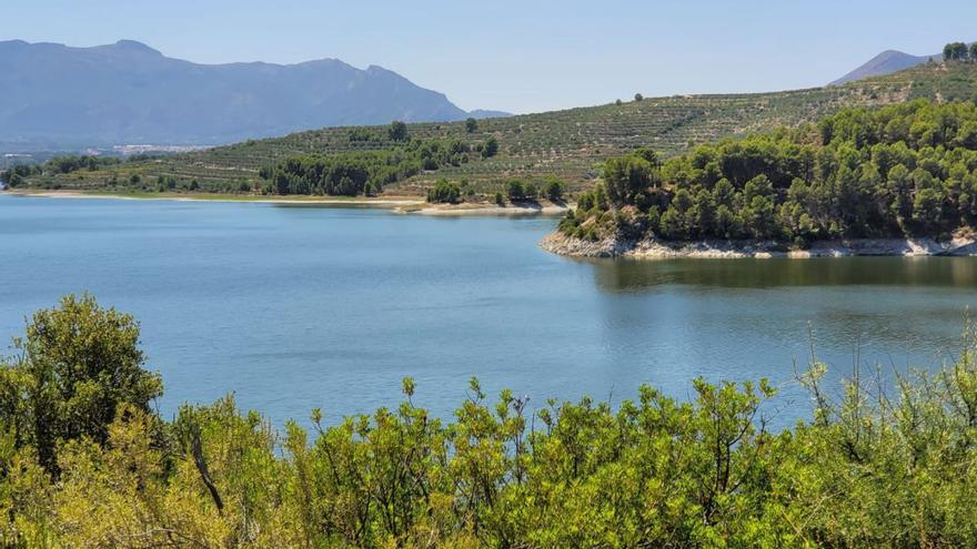 Pantà de Beniarrés   La pluja incrementa en 1 hm3 cada dia  les reserves d’aigua