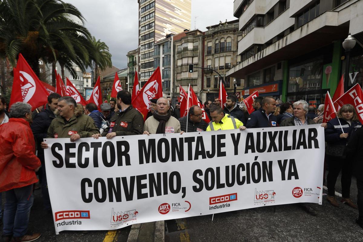 Manifestación de trabajadores del sector auxiliar delante de Femetal, en una imagen de archivo.