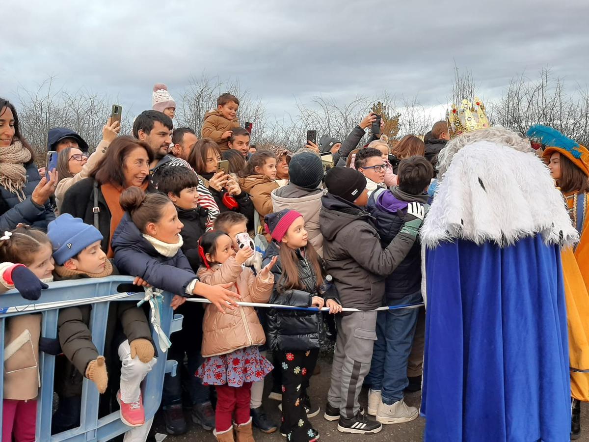Los Reyes aterrizan en La Morgal