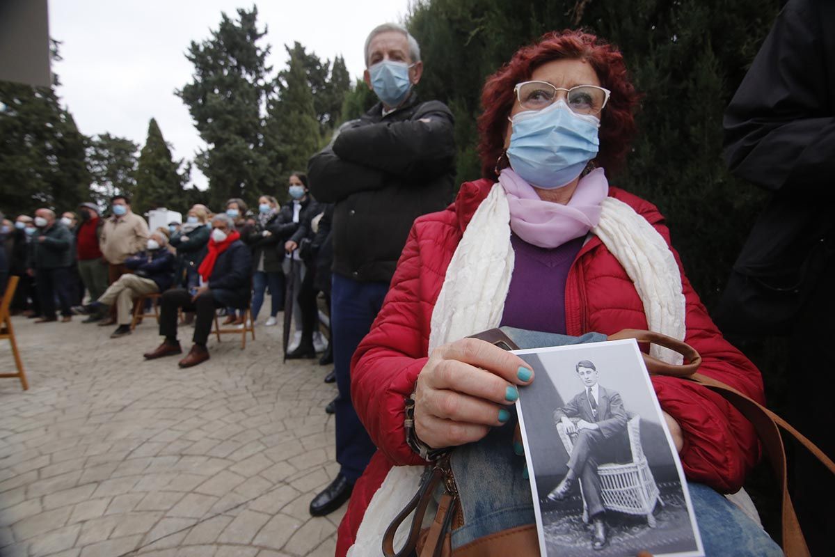 Velas en el cementerio de la Salud por las victimas del franquismo en Córdoba