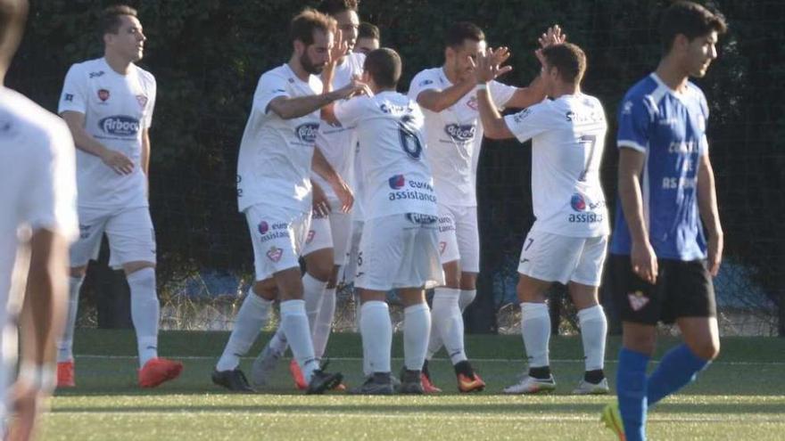 Los jugadores del Silva celebran el gol de Renan ante As Pontes.