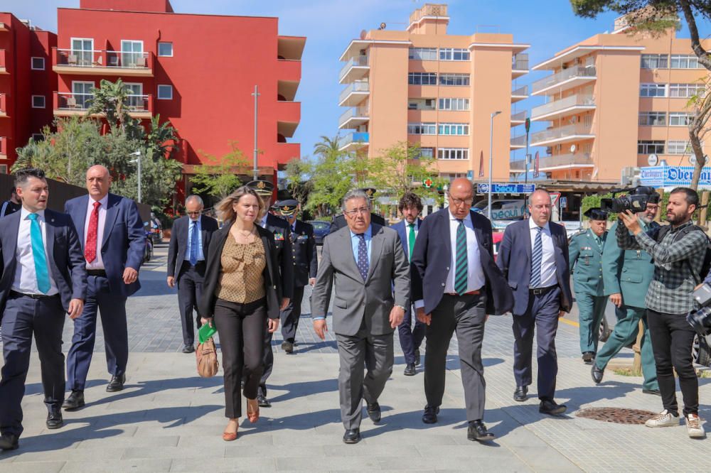 El ministro Zoido presenta los refuerzos policiales para temporada alta