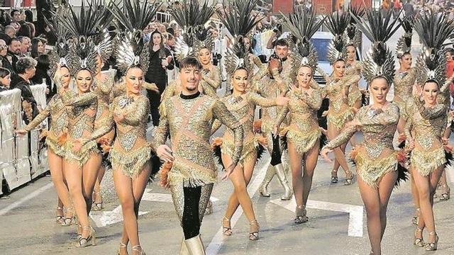 Plumas de pavo real albino para prender la magia en Águilas