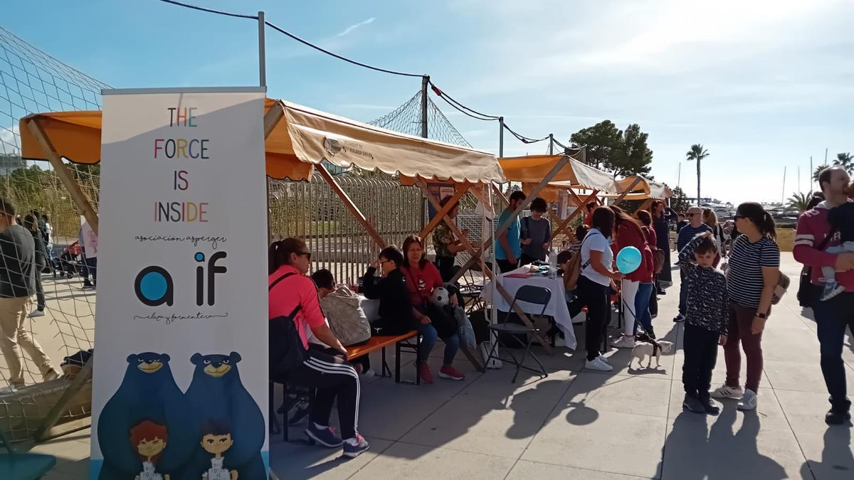 Una parada de la Asociación Asperger Ibiza y Formentera.