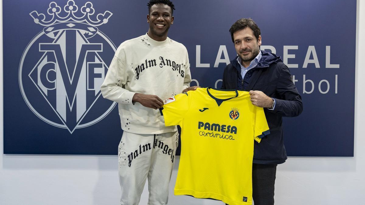 Roig Negueroles, durante la presentación de Yerson Mosquera con el Villarreal