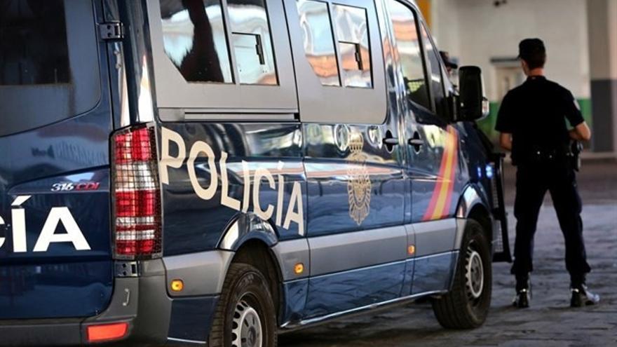 Detenido un hombre por robar violentamente una bandolera a una pareja en Palma