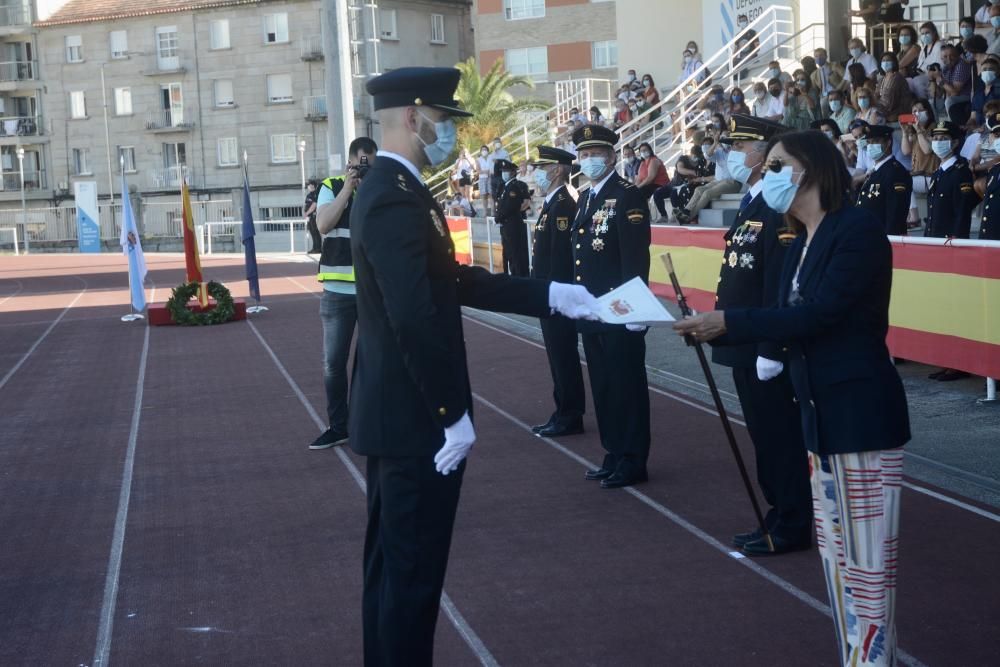 Los nuevos agentes de la Policía Nacional juran la bandera