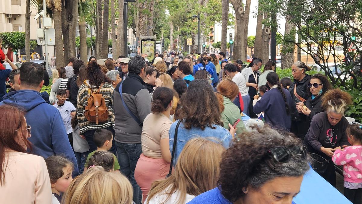 Participantes en la avinguda al Vedat.