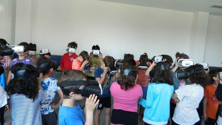Los escolares de Morales utilizan las gafas de realidad virtual.