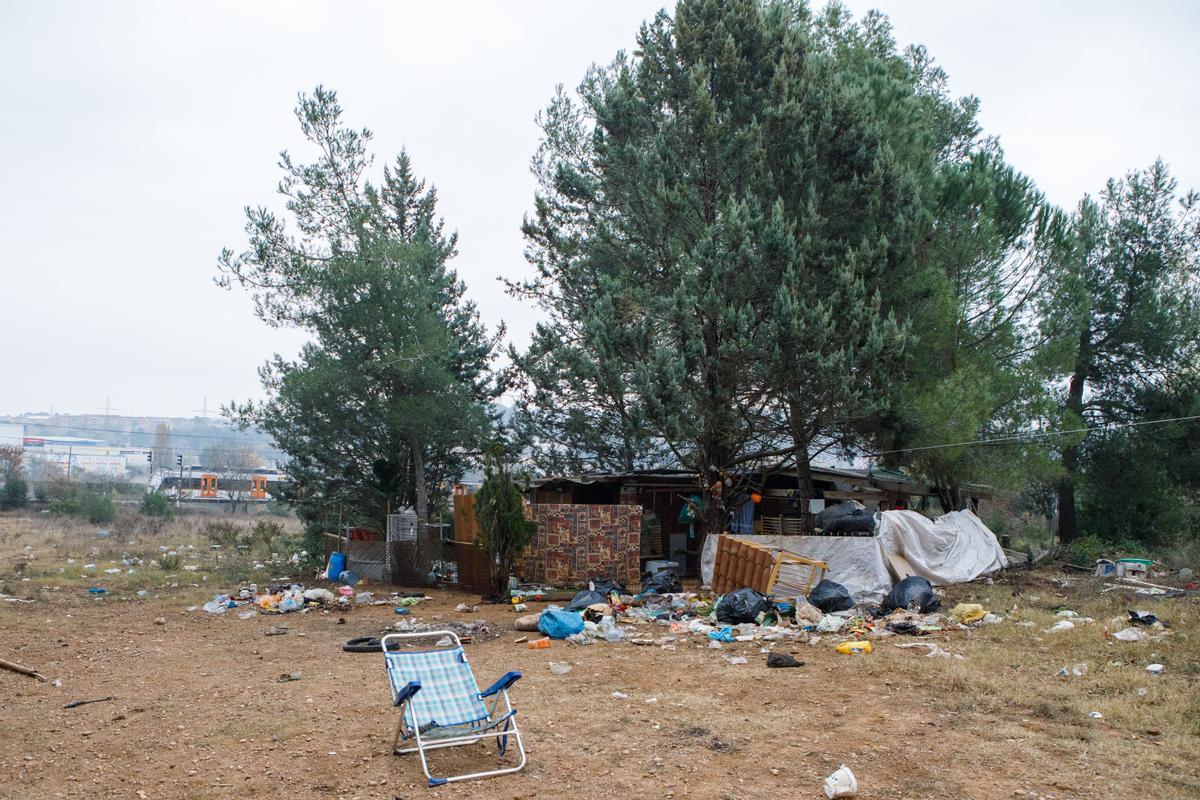 El exterior de la chabola donde una mujer de Terrassa fue secuestrada esta semana. 