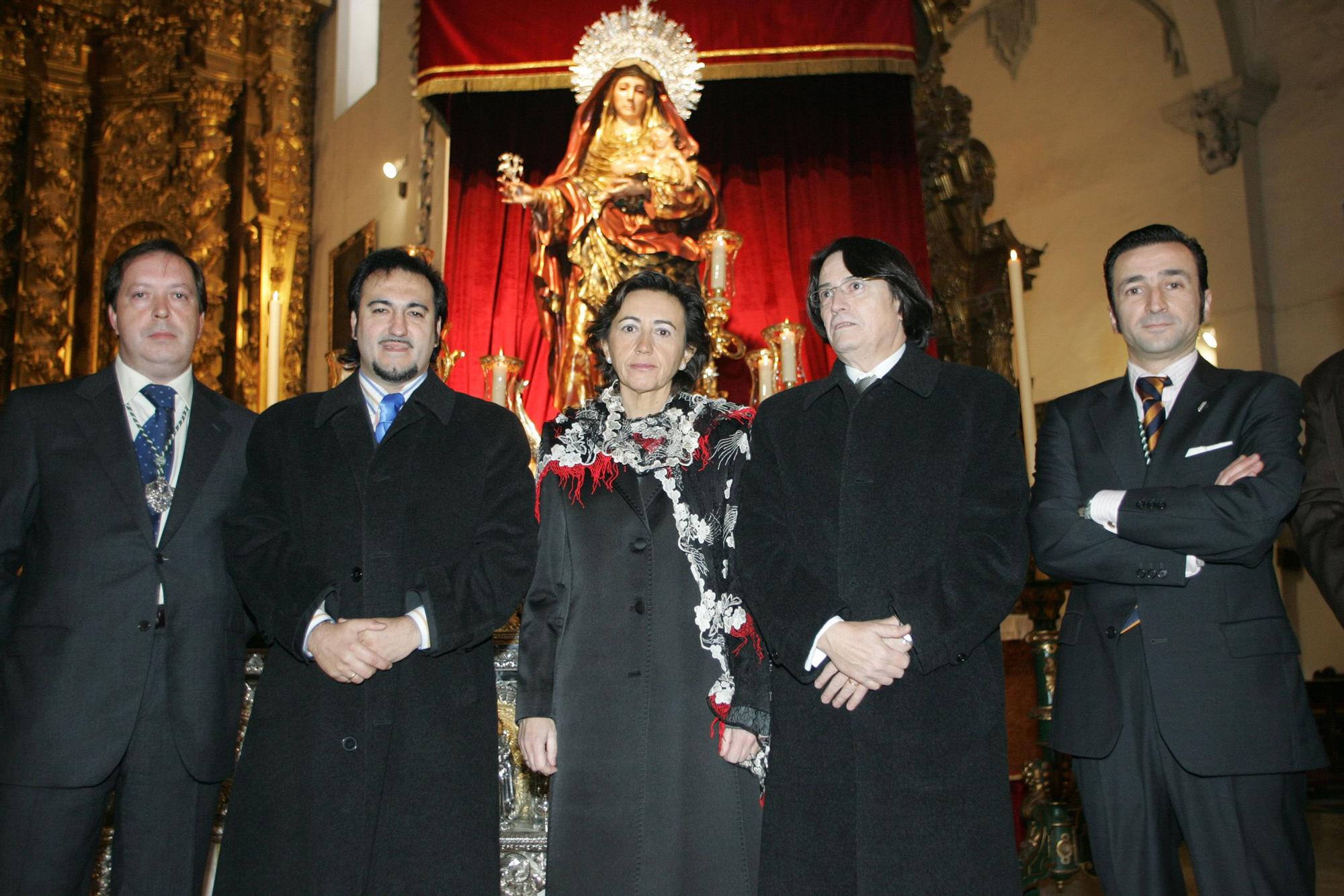 2006 com alcaldesa apadrinando a la Virgen del Amparo.jpg