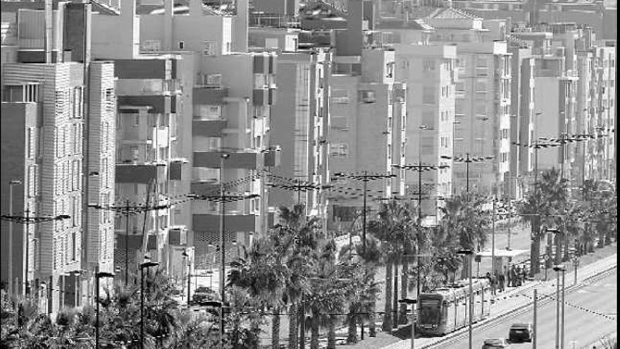 Panorámica de los nuevos edificios construidos en 2007 en la avenida Juan Carlos I, conocida como la &#039;milla de oro&#039; de Murcia