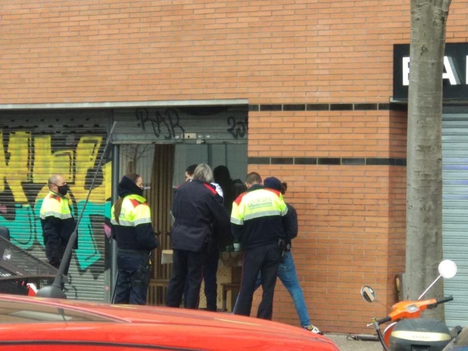 Desplegament de mossos al parc Central de Girona.