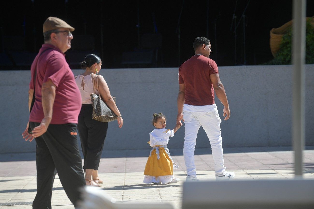 Las chácaras y tambores llenan las calles de Gran Canaria de norte a sur por el Día de Canarias