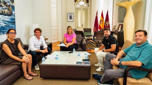 Fran Sánchez y Noelia Arroyo, en la reunión mantenida recientemente con las federaciones deportivas.