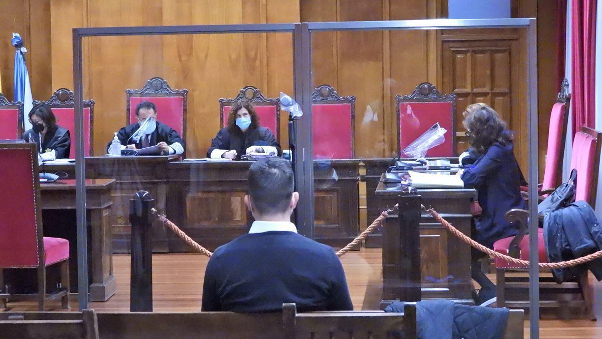 El acusado, ahora absuelto, durante la celebración del juicio el pasado octubre en Ourense.
