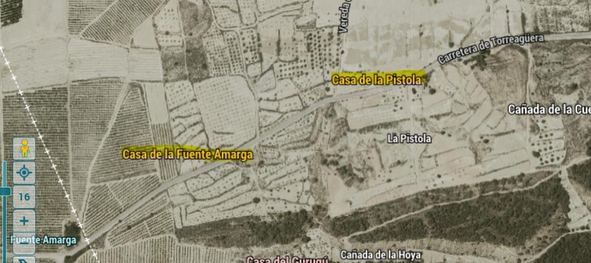 Imagen del servicio cartográfico de la Generalitat con la ubicación de las parcelas Fuente Amarga y La Pistola. A la izquierda, la línea blanca, el límite con Murcia. Abajo, la sierra protegida de Pujálvarez