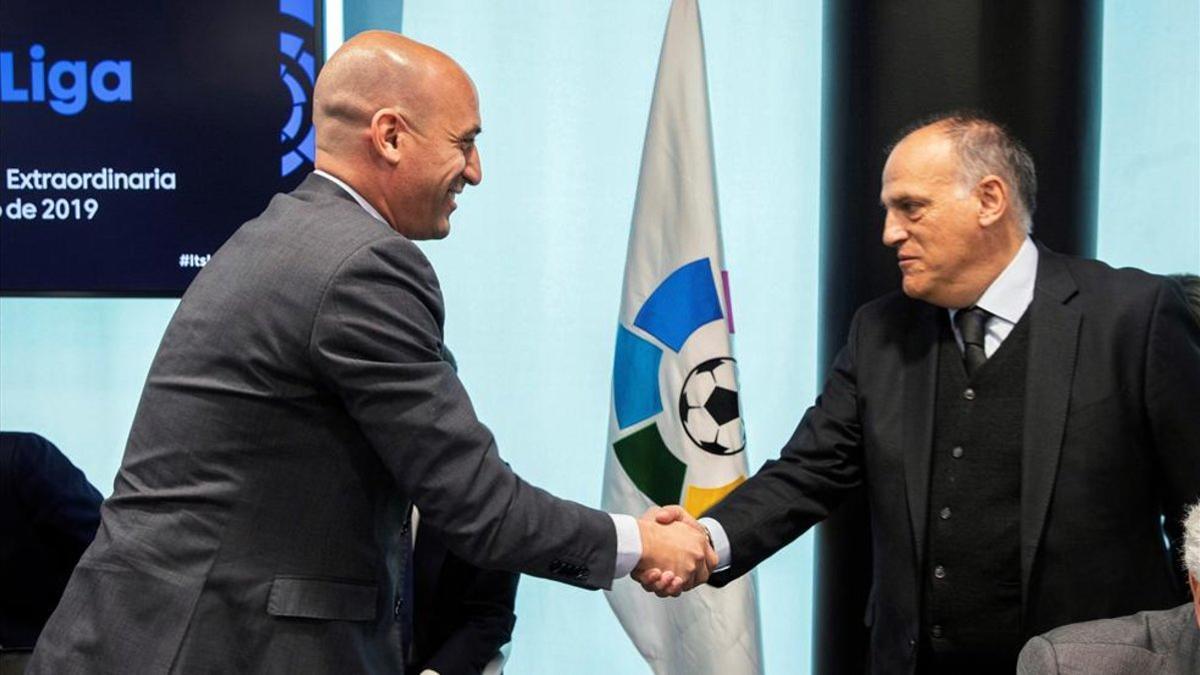 Los presidentes de la Federación Española de Fútbol y de la Liga Luis Rubiales y Javier Tebas