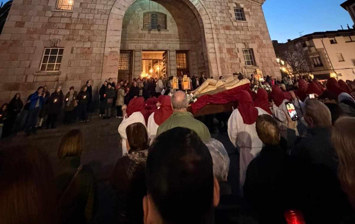 En imágenes: Así fue la procesión de La Soledad, en Cangas de Onís En imágenes: Así fue la procesión de La Soledad, en Cangas de Onís
