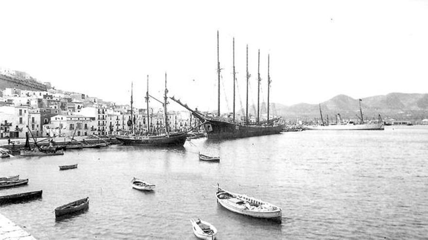 Imatge del port d´Eivissa del qual Marià Guasch en fou pràctic entre 1928 i 1952.