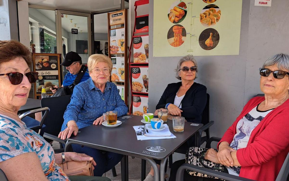 Apasionado debate político en el parque de la Paz. | D.V.