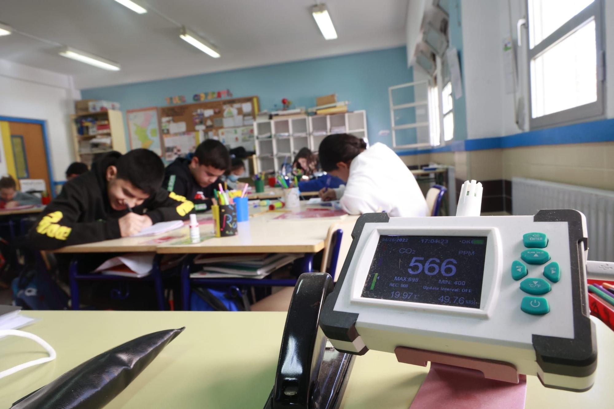 Primer día sin mascarilla en los colegios valencianos. En la imagen, un aula del CEIP Federico García Lorca, en València.