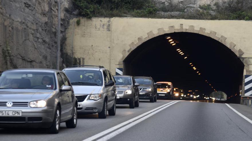 L&#039;operació sortida del doble pont deixa les primeres cues a l&#039;eix del Llobregat