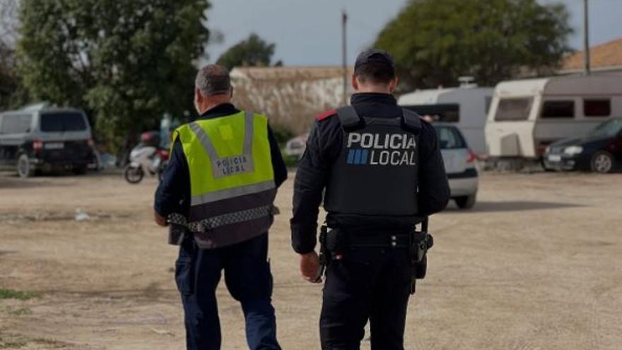 Detenido por amenazar con un cuchillo a su expareja en una caravana en Ibiza