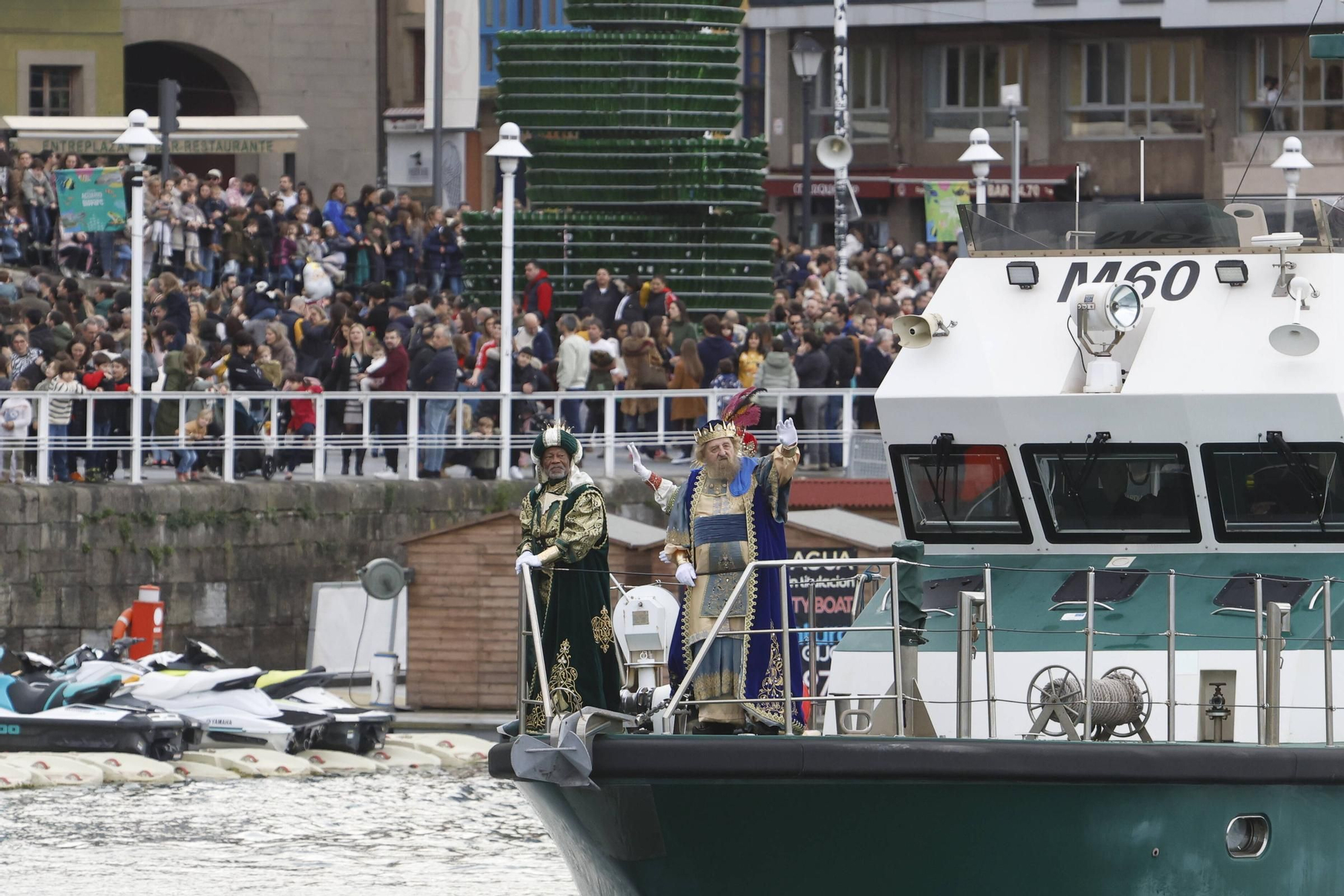 En imágenes: Los Reyes Magos desembarcan en Gijón
