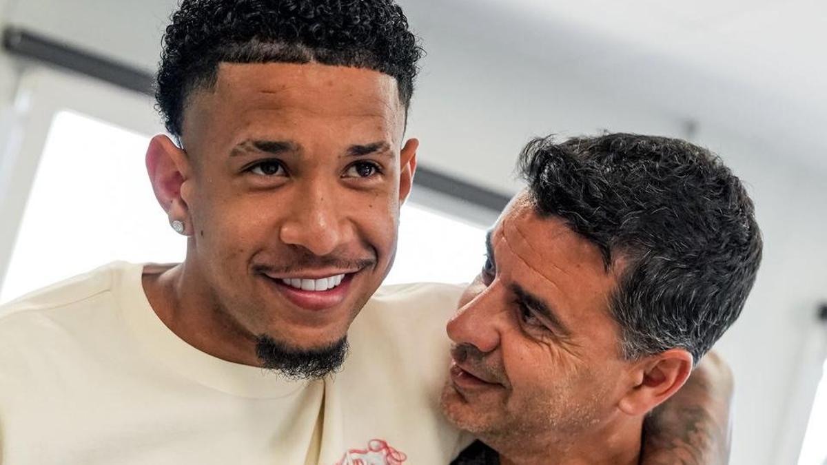 El reencuentro entre Míchel y Savinho.