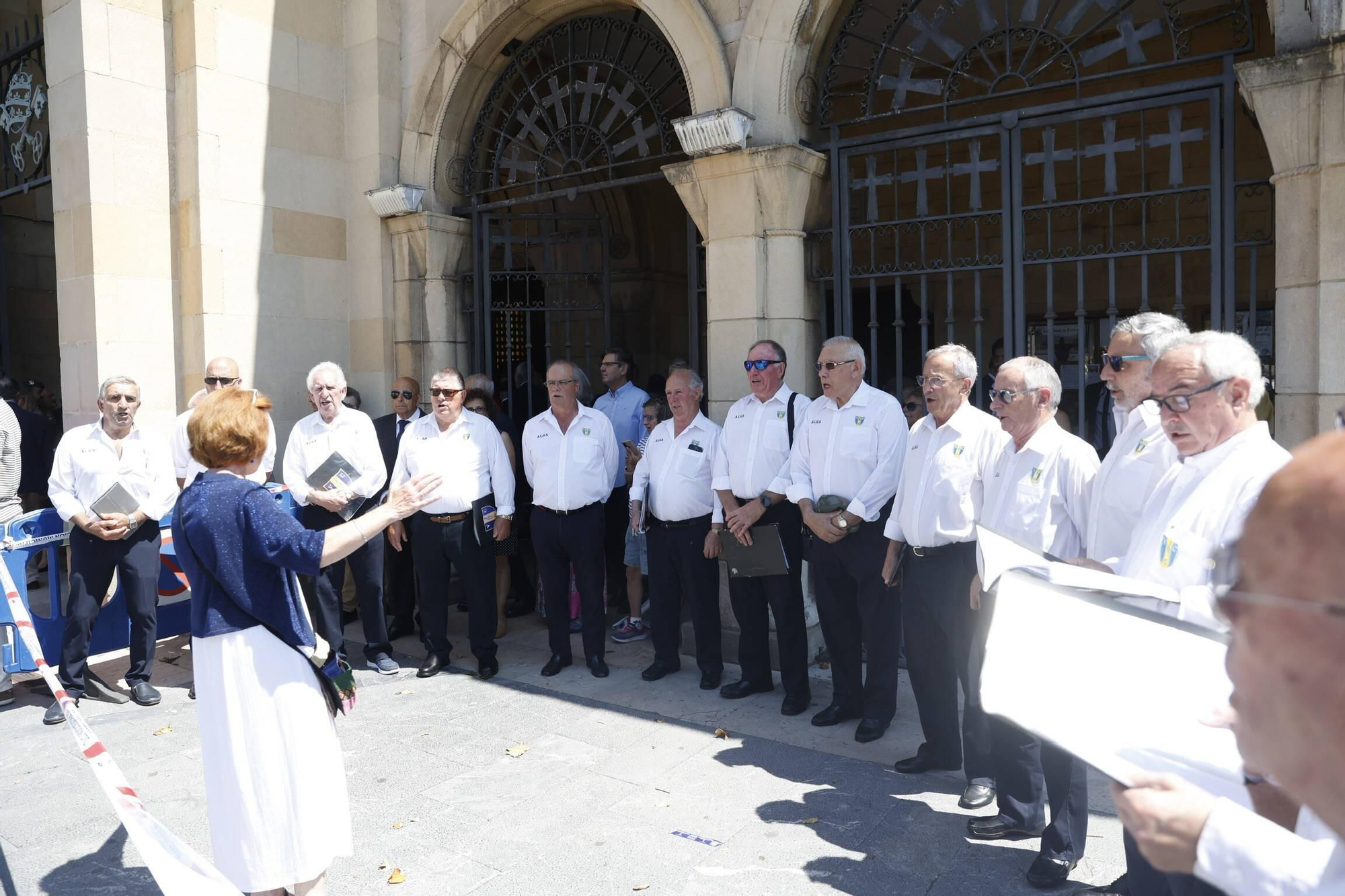 La misa con la Armada y la ofrenda floral del Carmen en Gijón, en imágenes