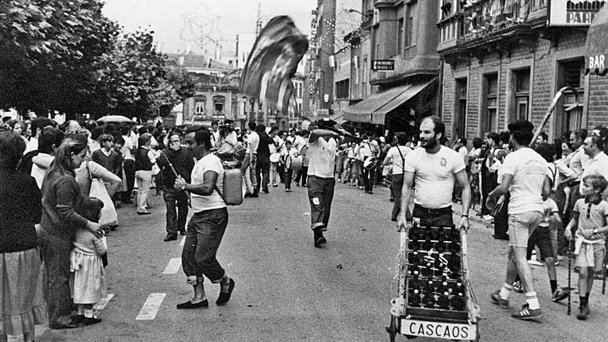 Miembros de “Los Cascaos”, en una edición del Carmín de hace años. | LNE