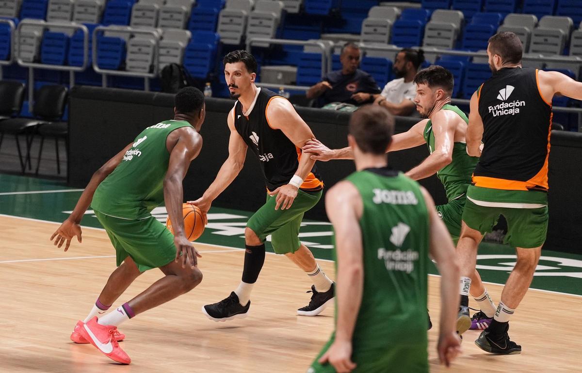 La vuelta de Djedovic será la gran noticia del Lleida-Unicaja de este domingo.