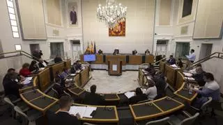 Las paradas del AVE y el traslado de la coordinación de Urgencias, primeras polémicas en la Diputación de Alicante