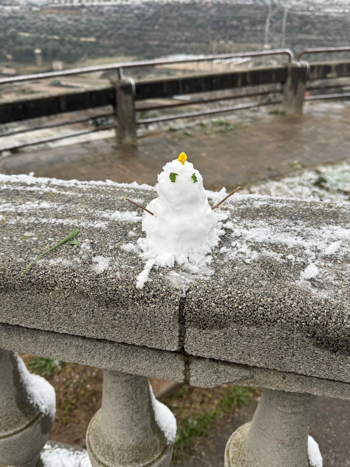 Un petit ninot de neu a Manresa