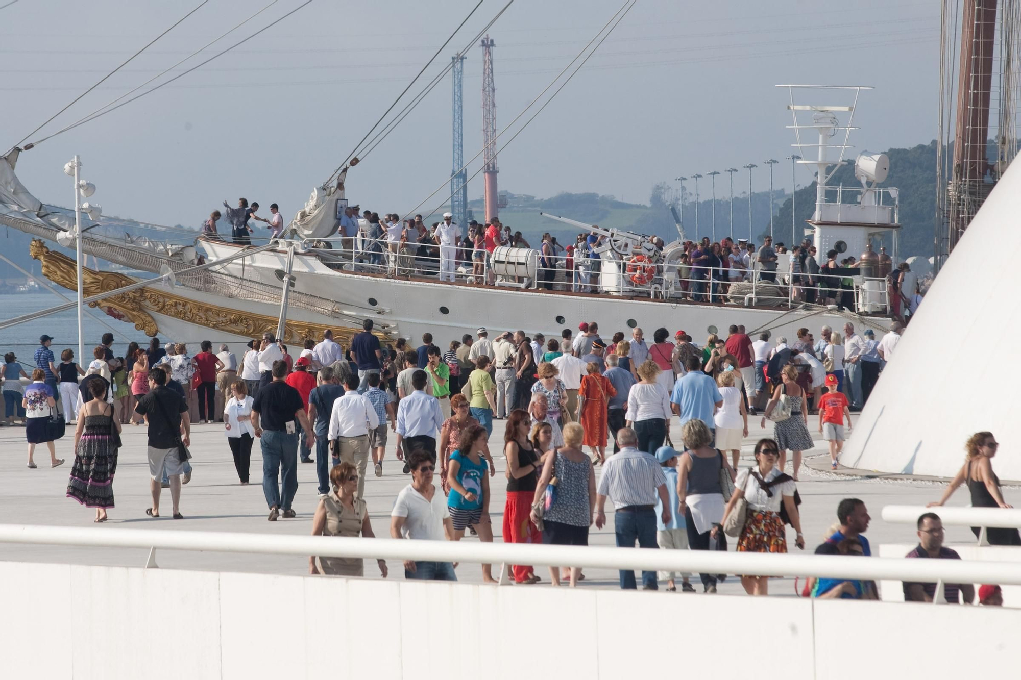 En imágenes: Así fue la última visita del Juan Sebastián Elcano a Asturias, en 2013 y a Avilés
