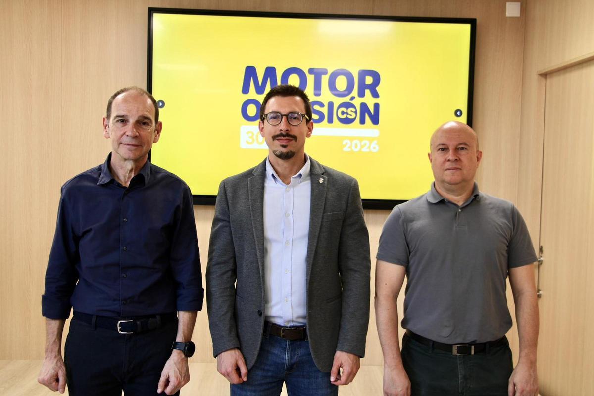El director del certamen, Fernando Lobón, el concejal de Comercio, Alberto Vidal, y el secretario general de Astrauto, Pablo Colom, en la presentación de la feria.