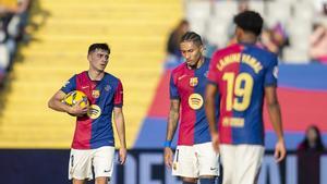 Los jugadores del Barça abatidos tras el segundo gol rival durante el partido de liga entre el FC Barcelona y Las Palmas.