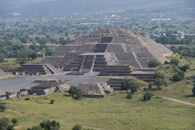 Pirámide de la luna bueno 1