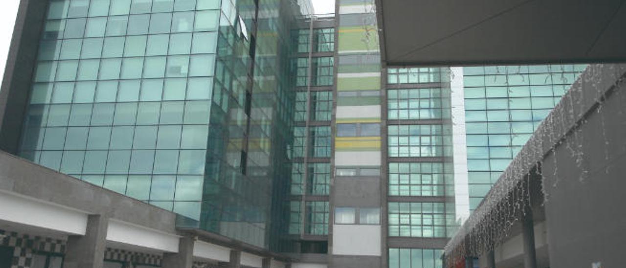 Imagen del edificio de la avenida Juan Carlos I donde están las oficinas de Emalsa.