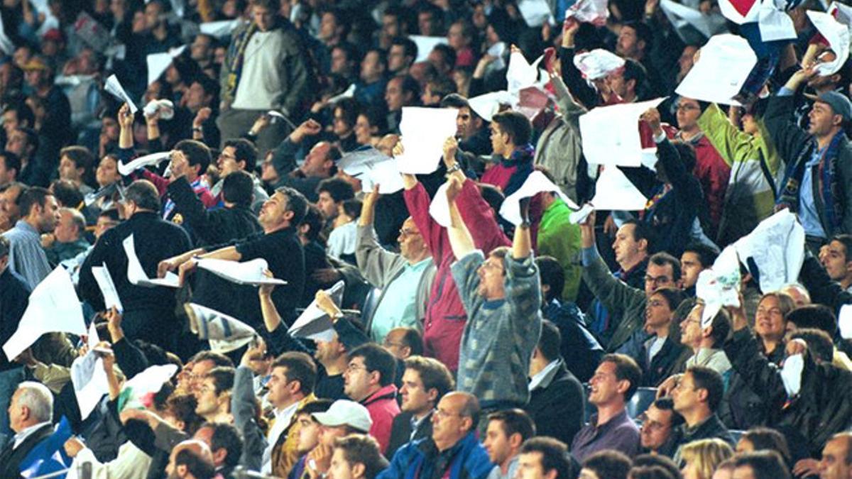 Pañolada en el Bernabéu y gritos de &quot;Florentino dimisión&quot;