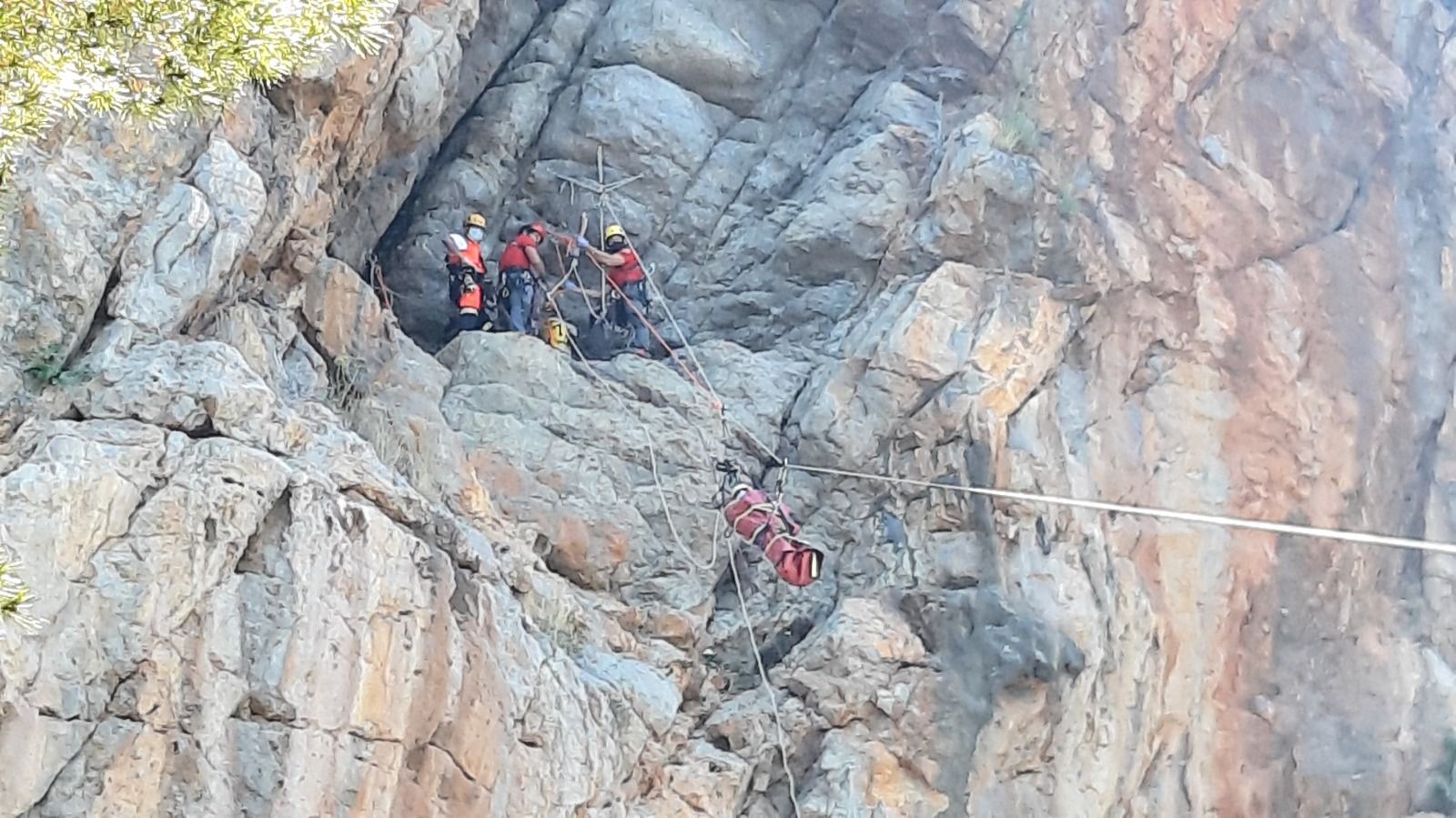 Simulacro de un rescate extremo  en la montaña