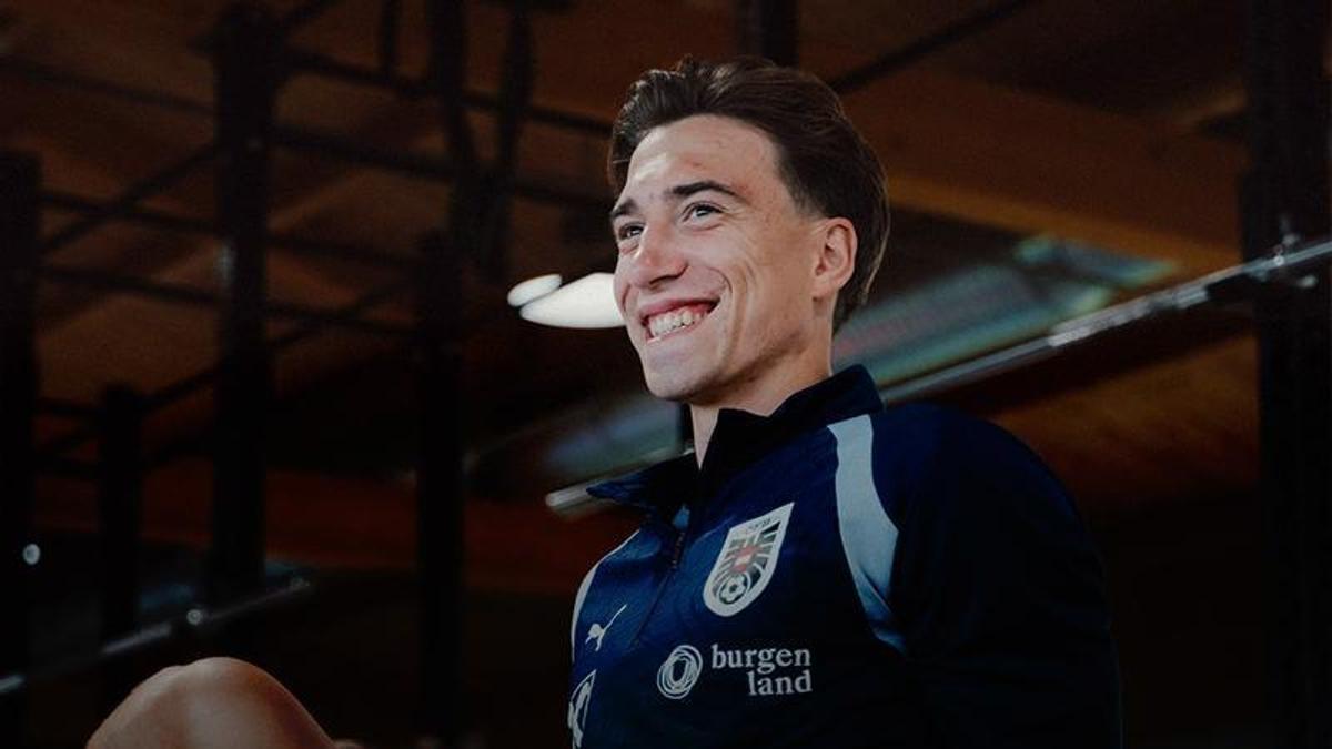David Affengruber, sonriente durante una sesión de gimnasio con Austria.